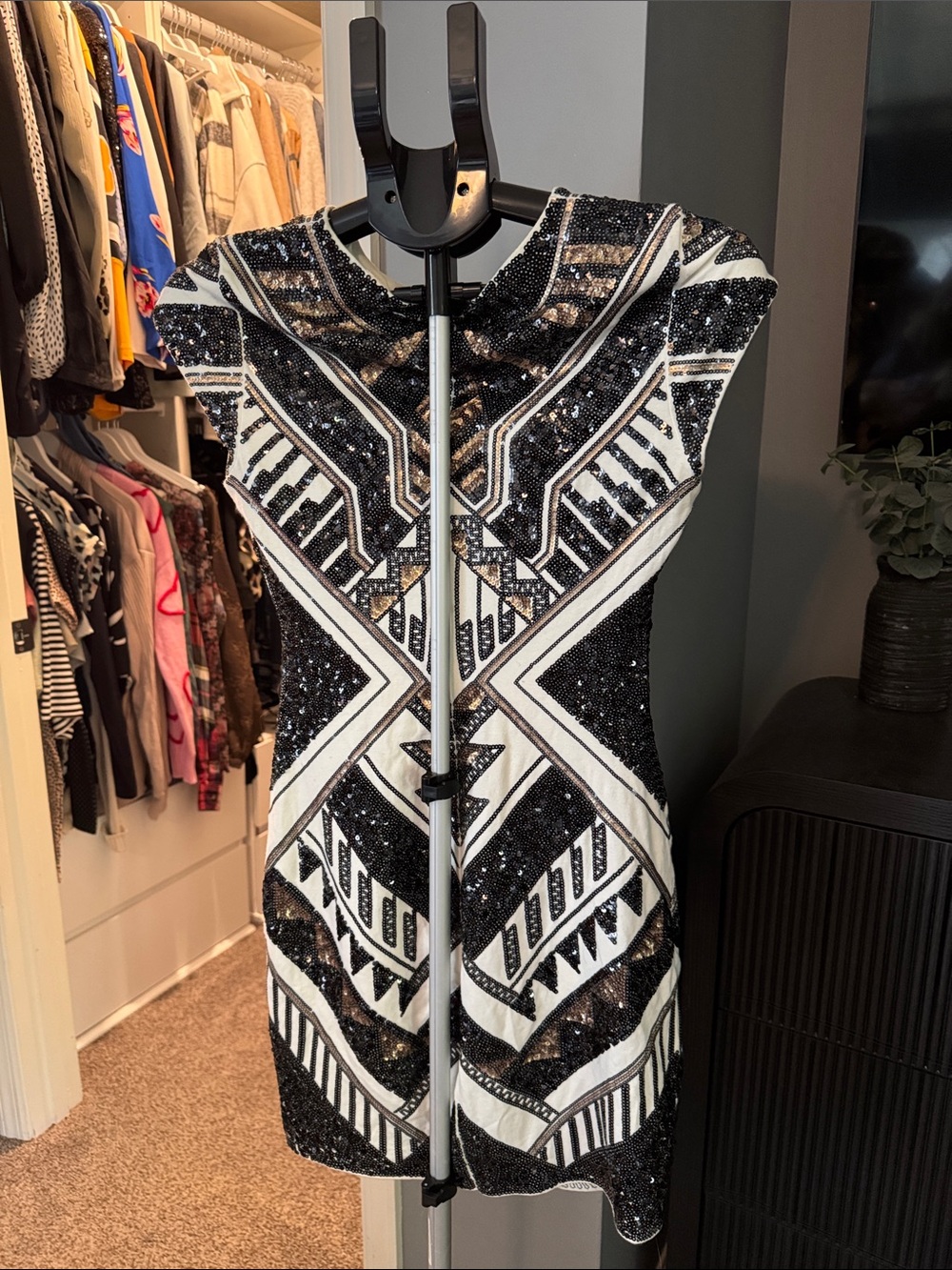 Black & White Sequin Geometric Cocktail Dress - Picture 7 of 8